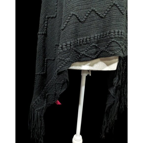 Shihreen Gothic Asymmetrical Fringe Poncho - Picture 8 of 9